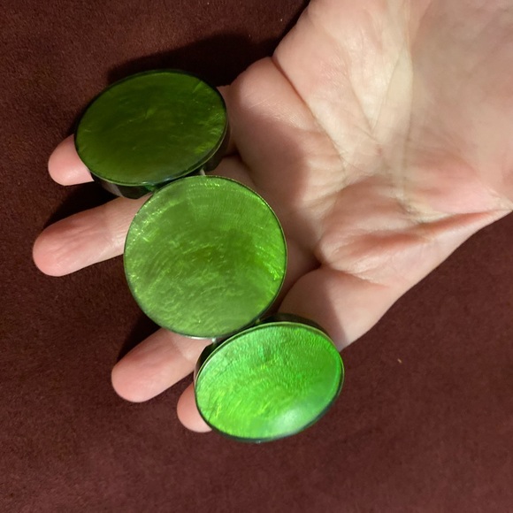 Art Deco Lucite Lime Green Bracelet - Picture 2 of 7